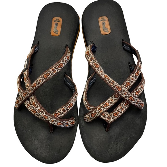 Teva Shoes - Teva Olowahu Flip Flops.  Size 7